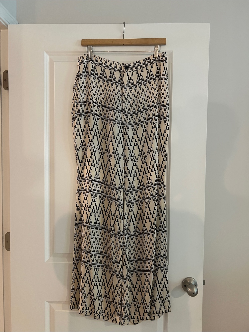 Zara Black and Cream Wide-Leg Flowy Patterned Pants